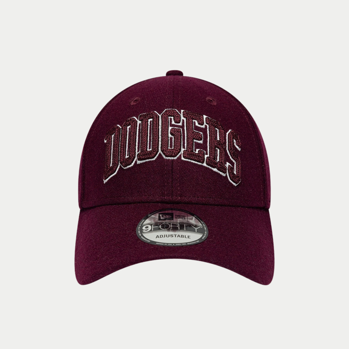 Face de la casquette Dodgers MLB Script : lettrage Dodgers bordeaux liseré de gris clair sur laine bordeaux
