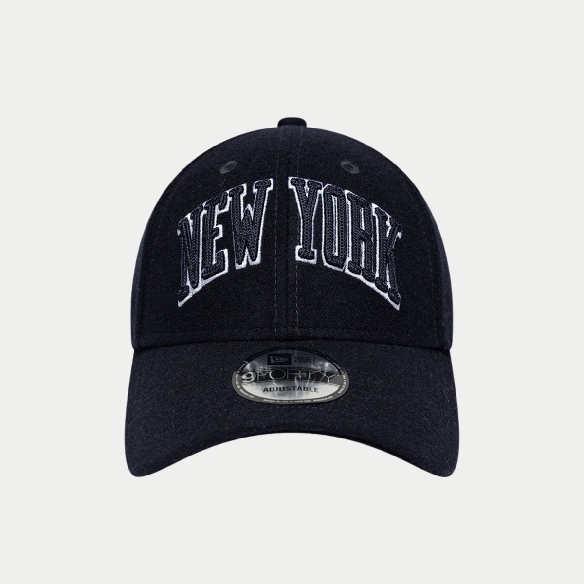 Face de la casquette Yankees MLB Script : lettrage New York bleu marine liseré de blanc sur laine bleu marine