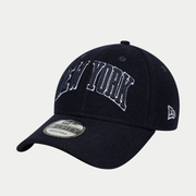 Casquette 9Forty New York Yankees MLB Script bleu marine de trois quarts, inscription New York brodée en arc