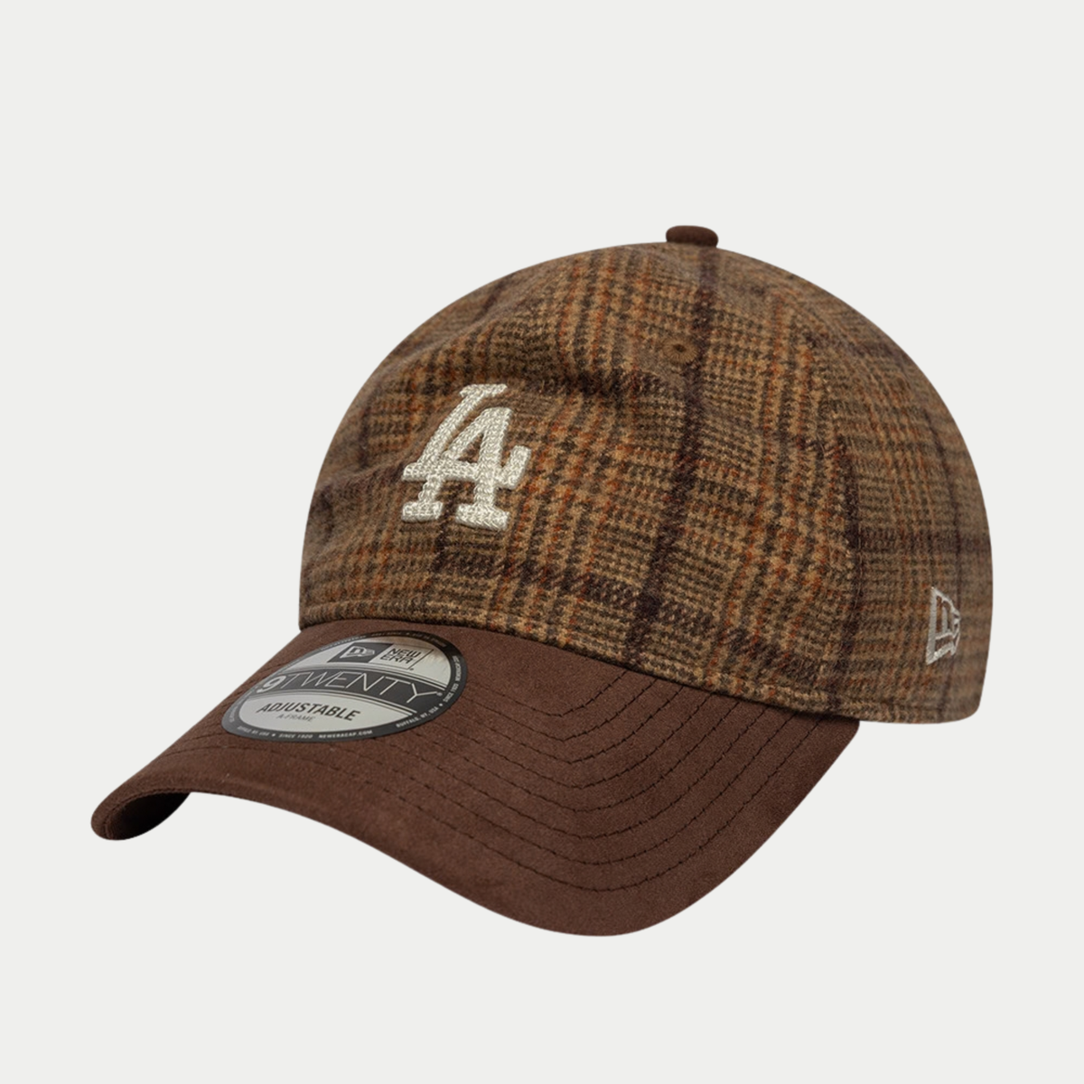 Casquette 9Twenty LA Dodgers Mix Check marron New Era - trois-quarts avant, logo LA écru brodé sur carreaux