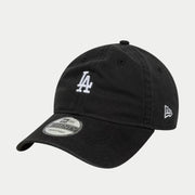 Casquette 9Twenty en coton lavé noir de trois quarts, mini logo LA blanc brodé