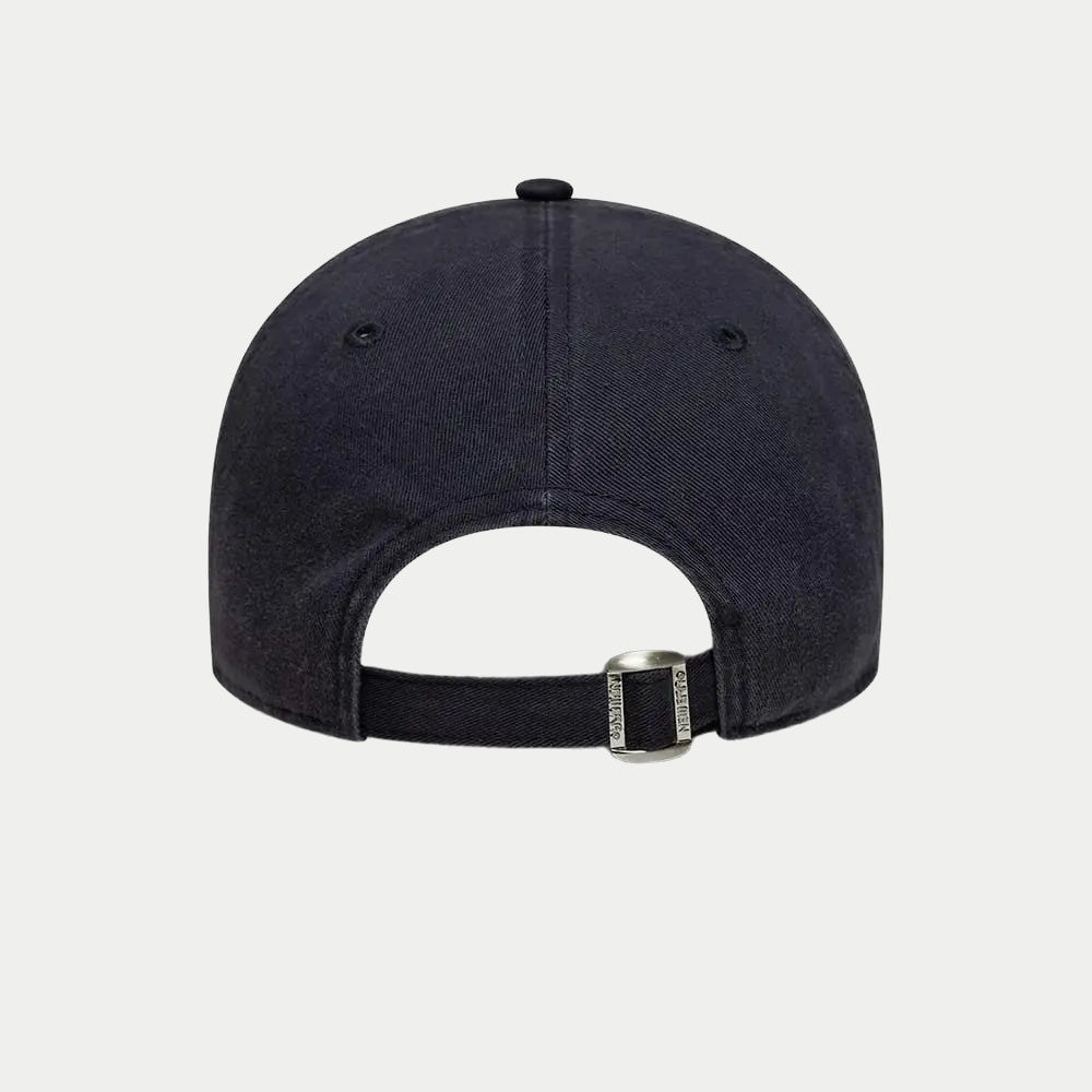 Dos de la casquette Mets washed bleu marine, sangle en coton et boucle métal pour régler le tour de tête