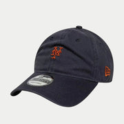 Casquette 9Twenty washed bleu marine de trois-quarts, mini logo NY des New York Mets brodé orange devant