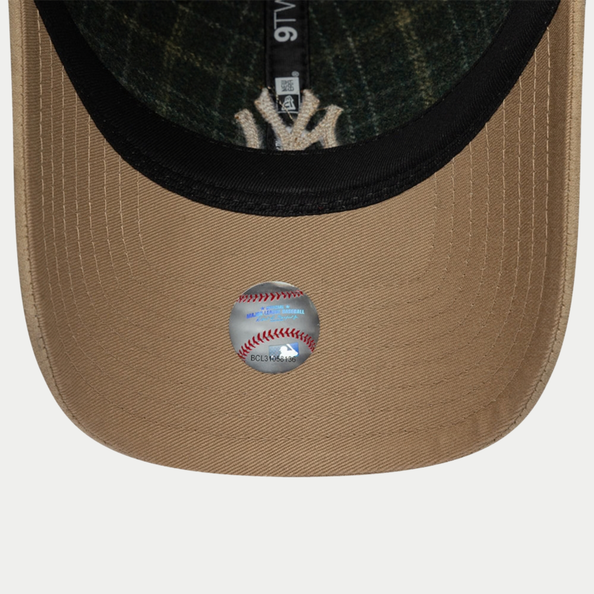 Casquette 9Twenty Yankees Mix Check New Era - dessous de la visière beige et hologramme MLB