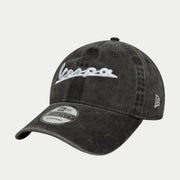 Casquette 9Twenty en coton délavé noir de trois quarts, logo Vespa brodé blanc
