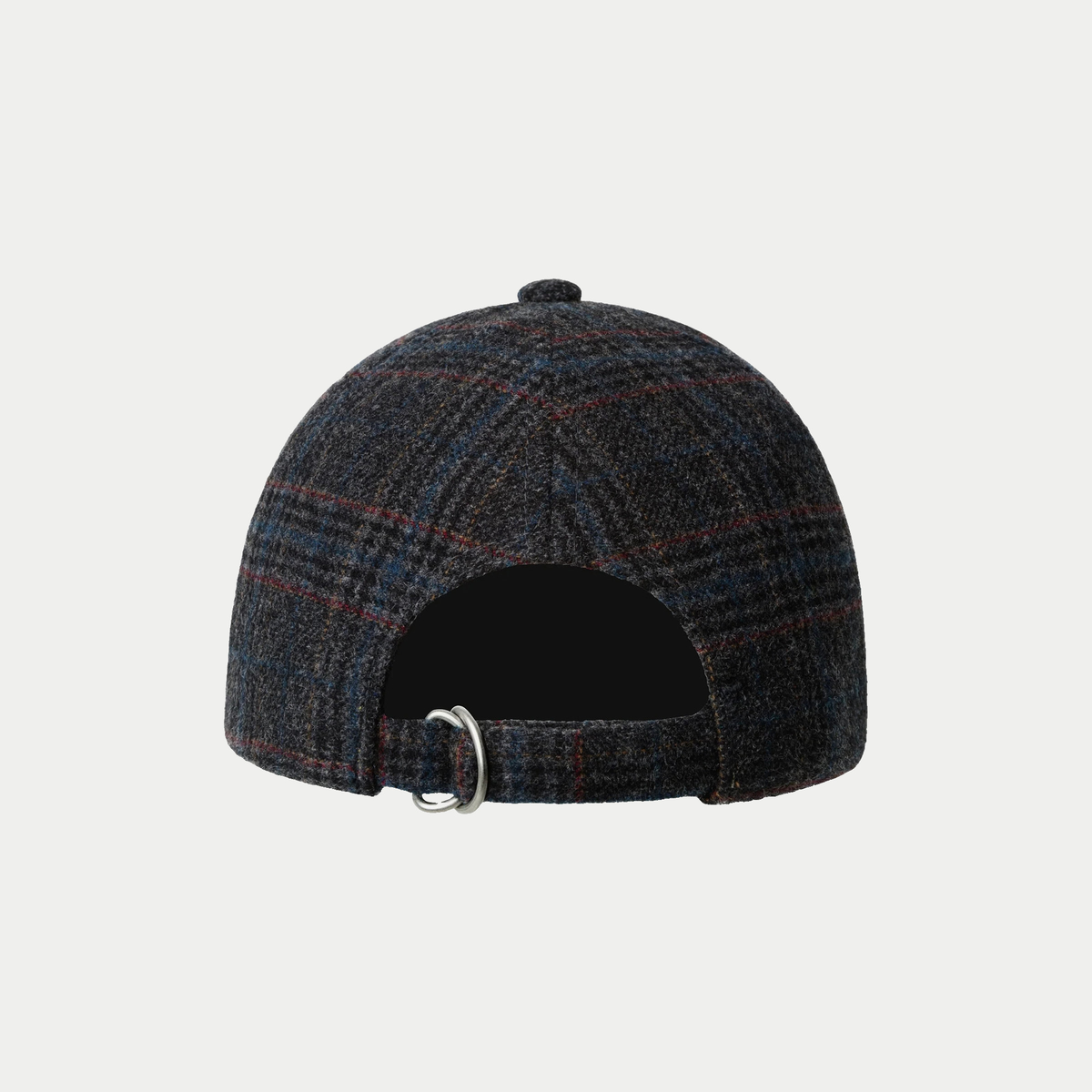 Casquette à carreaux noire Kangol vue de dos : sangle de serrage à boucle métal et carreaux bleu et rouge sur fond anthracite