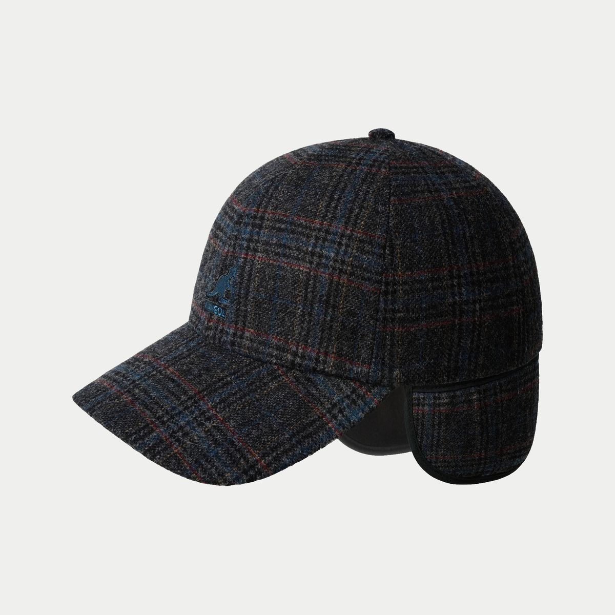Casquette à carreaux noire Kangol de profil, rabats d'oreilles dépliés et doublés de noir, visière dans le ton du lainage