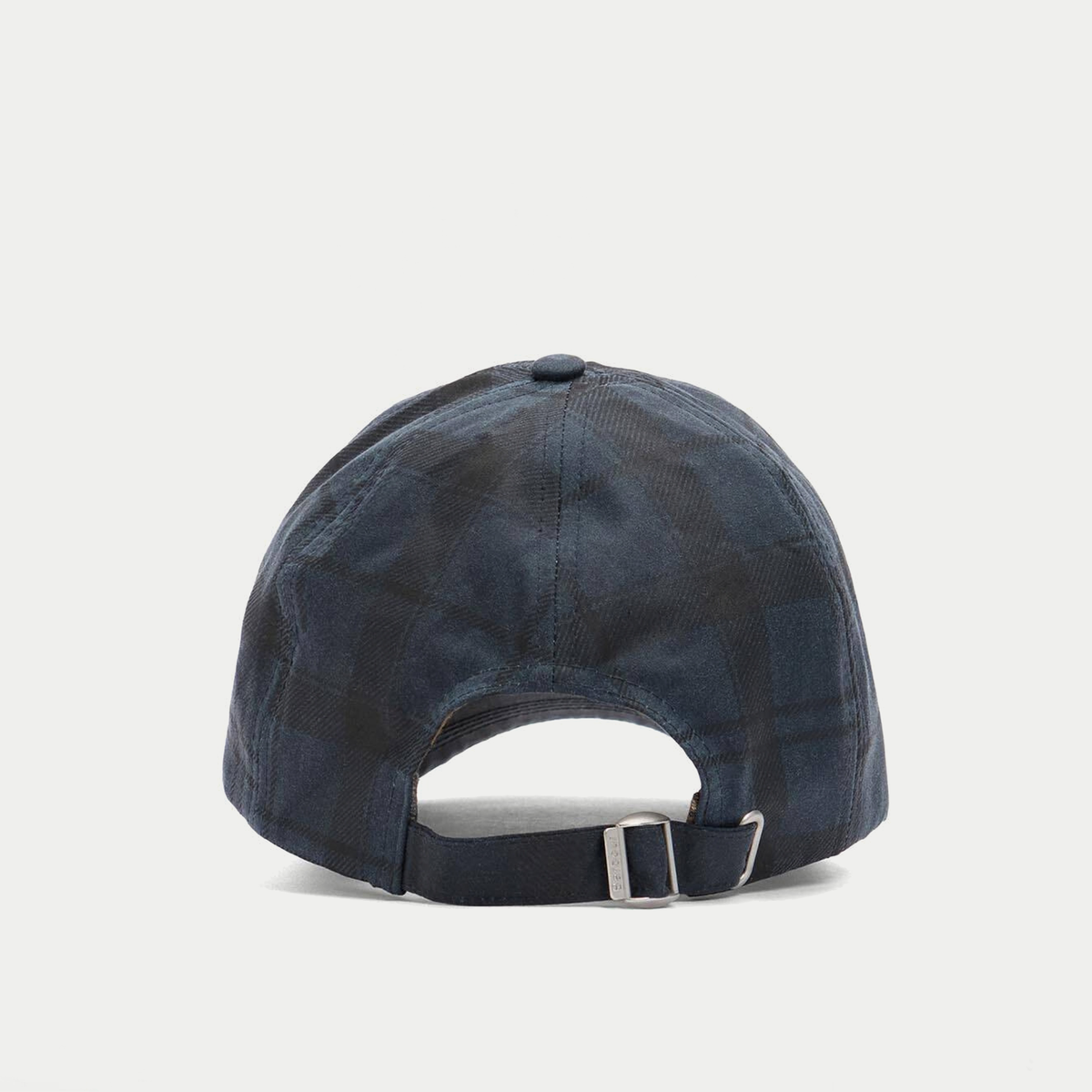 Dos de la casquette Ambleside Barbour : patte réglable bleu marine et boucle coulissante en métal