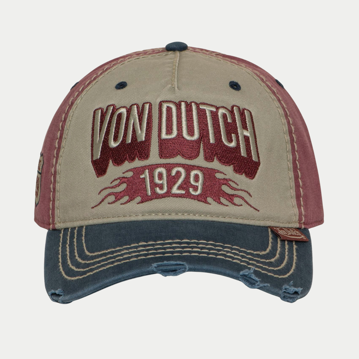Casquette Von Dutch Retro de face, broderie 1929 à flammes bordeaux, visière bleu marine effilochée
