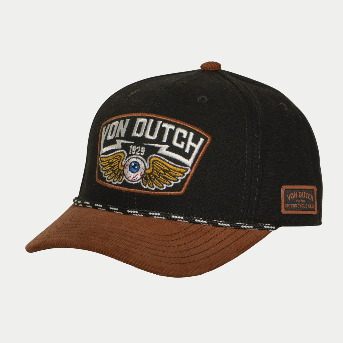 Casquette baseball S-Curved noire et marron Von Dutch - vue trois-quarts, écusson œil ailé 1929 et étiquette latérale
