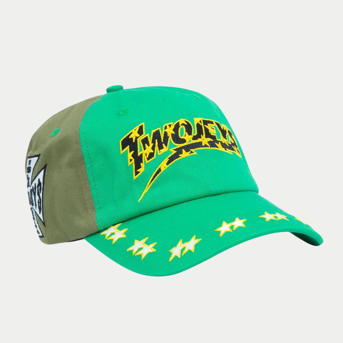Casquette brodée Twojeys vert et kaki de trois quarts, logo éclair étoilé et étoiles sur la visière
