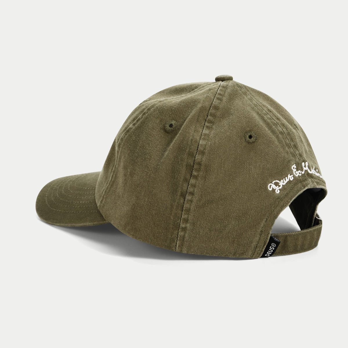 Casquette Harajuku Sign olive Deus Ex Machina de trois quarts arrière, signature cursive brodée et patte de réglage