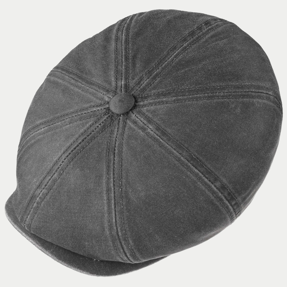 Dessus de la Hatteras noire, huit panneaux réunis par un bouton recouvert