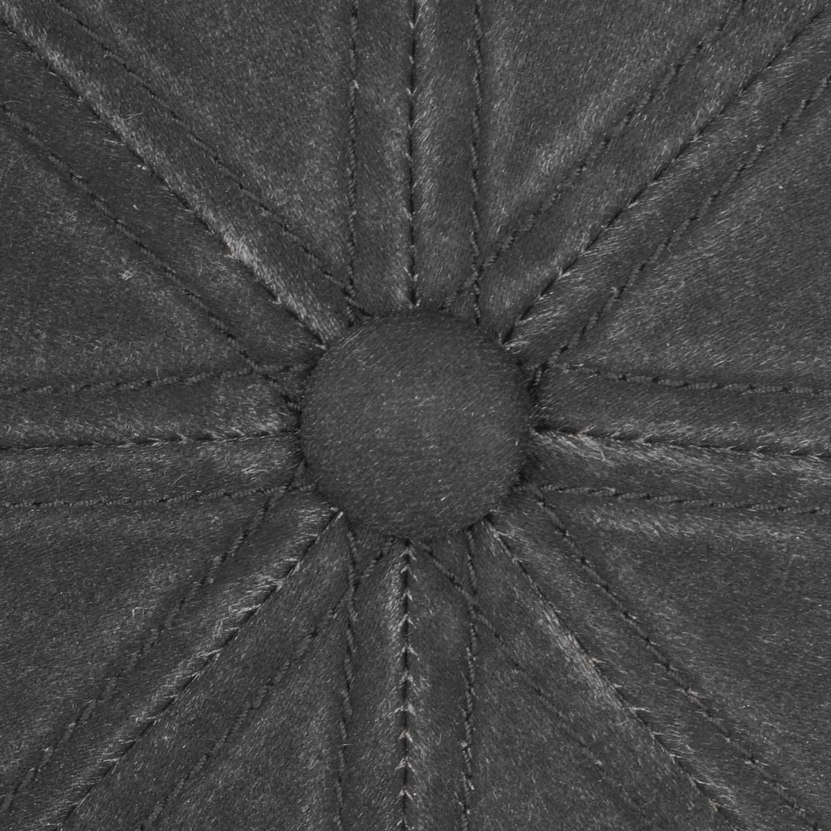 Macro du bouton recouvert au sommet et des coutures rayonnantes