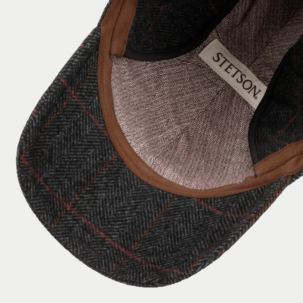 Intérieur de la casquette Kinty grise : doublure coton à chevrons, bande marron et étiquette Stetson
