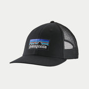 Casquette P-6 Logo Lopro Trucker noire : gros patch P-6 brodé, filet arrière noir et profil bas