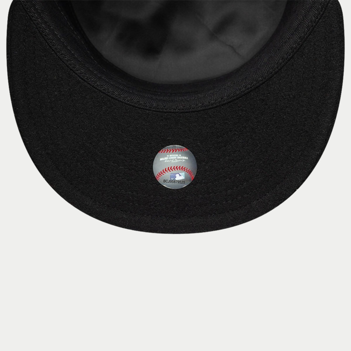Casquette Pillbox New York Yankees noire - dessous de visière noir et sticker MLB