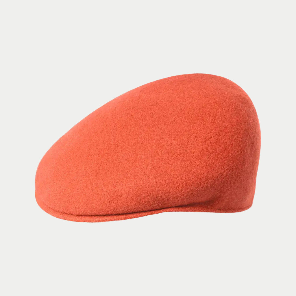 Casquette plate 504 Kangol en laine orange Coral Flame, profil galbé, visière souple dans le prolongement de la calotte