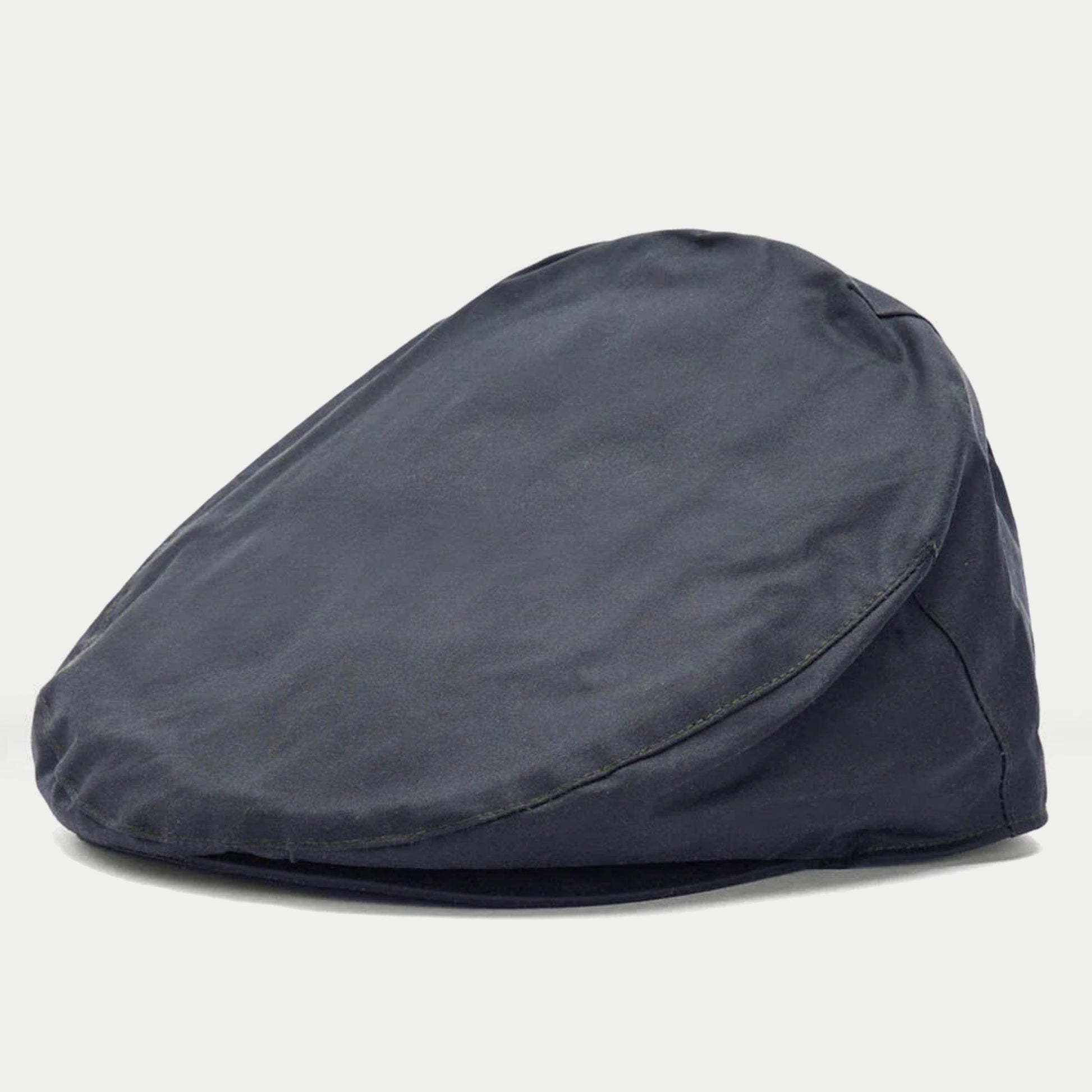 Casquette plate cirée marine Barbour - profil, visière courte en coton ciré