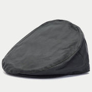 Casquette plate cirée sage Barbour - profil rapproché, coton ciré et bord piqué