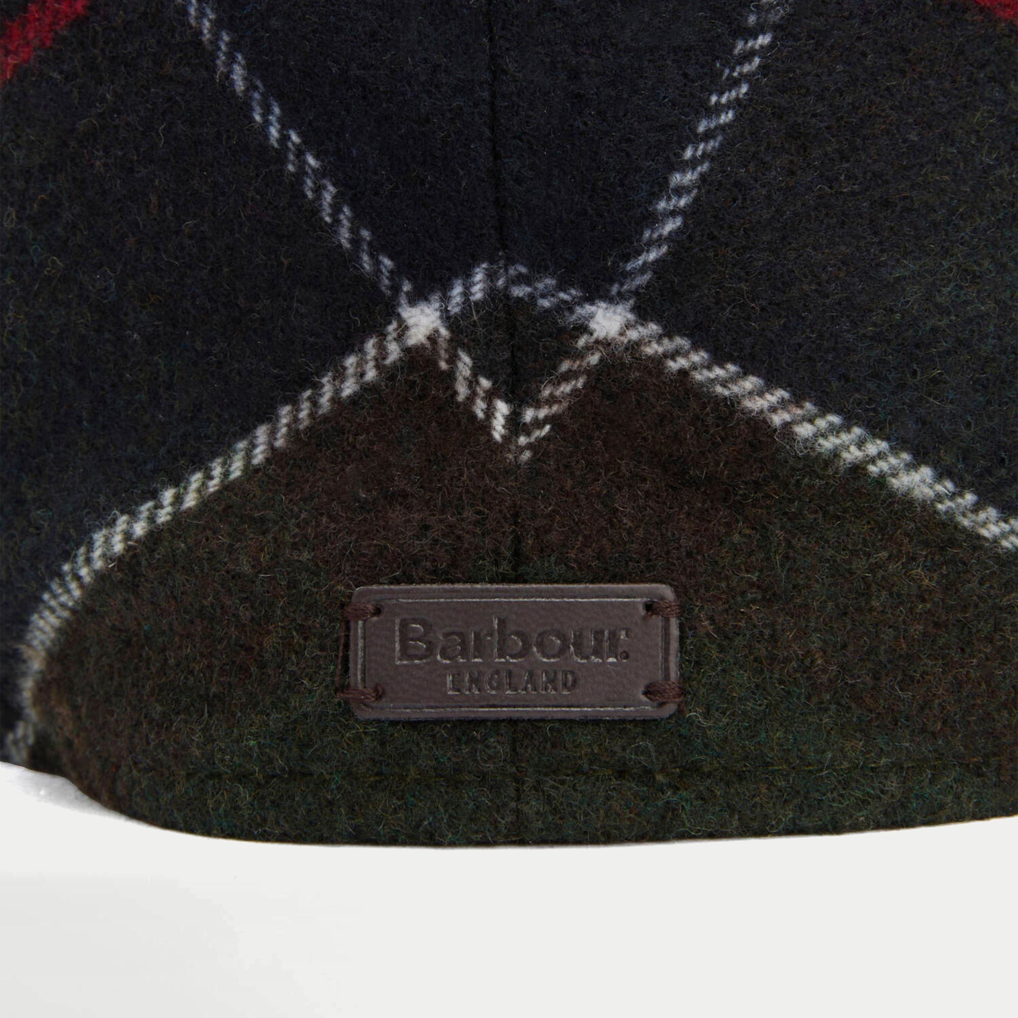 Casquette plate Gallingale tartan Barbour - gros plan sur la couture avant et l'étiquette Barbour