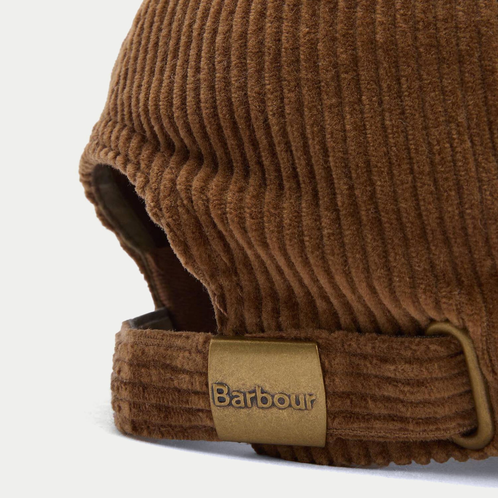 Casquette Preston en velours côtelé camel Barbour - gros plan sur la sangle arrière et sa patte Barbour