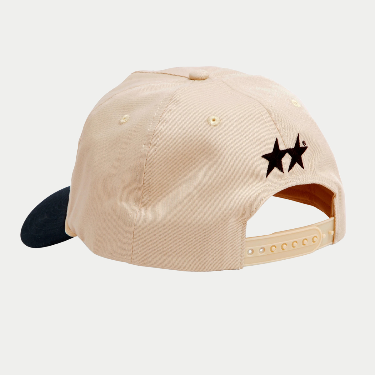 Dos de la casquette Racing Twojeys crème : deux étoiles noires brodées et fermeture à pression