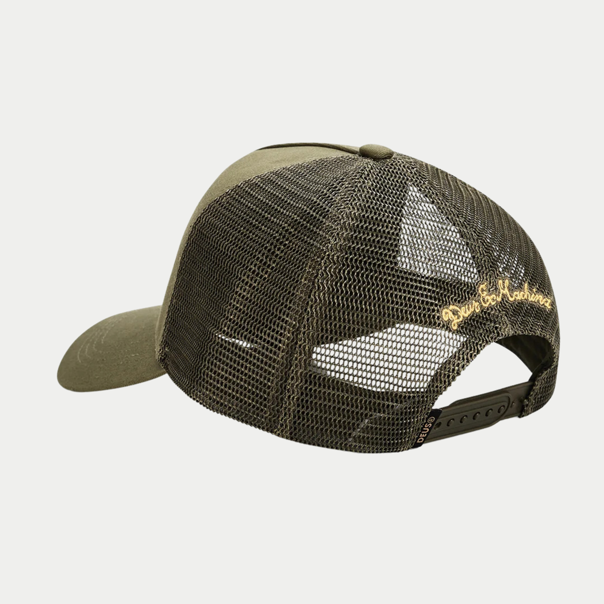 Casquette Shook Ones Olive Deus Ex Machina vue de dos, signature Deus Ex Machina brodée fil doré sur le mesh olive et sangle de réglage à pressions