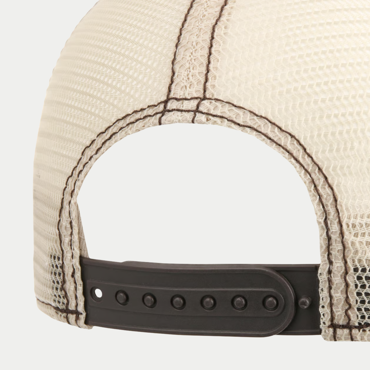 Arrière de la casquette Classic Globe Stetson : filet écru à coutures marron et fermeture snapback