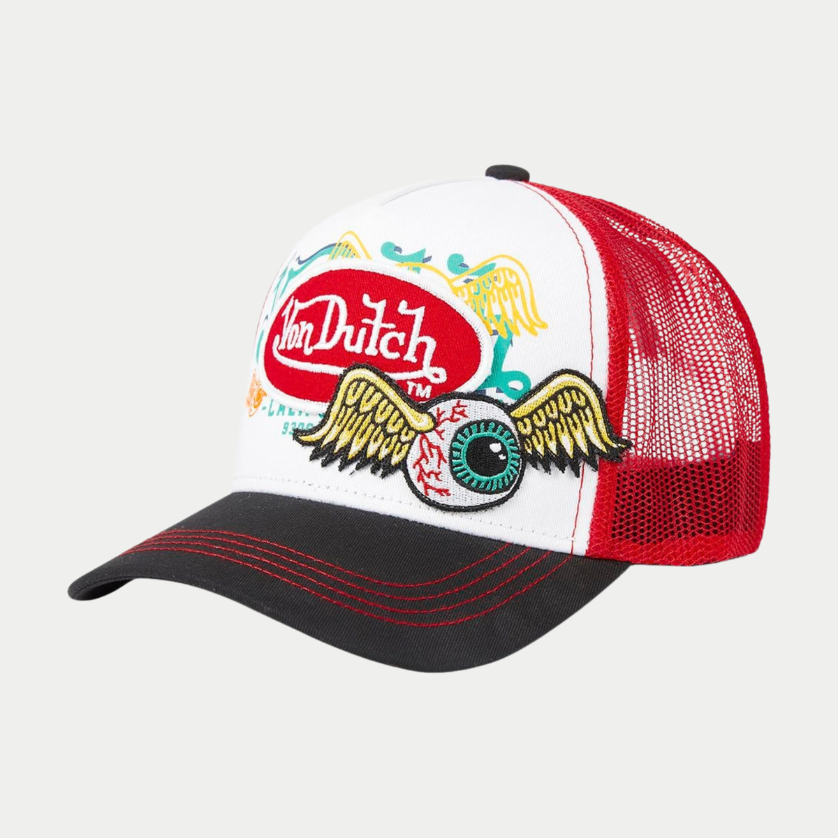 Casquette trucker Von Dutch Patches blanc et rouge de trois quarts, écusson rouge et œil ailé brodés