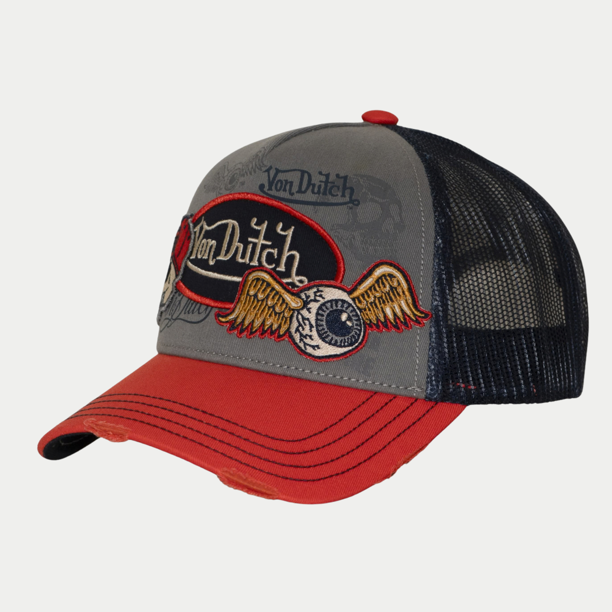 Casquette trucker Patches grise et rouge Von Dutch - vue trois-quarts, logo ovale et patch œil ailé