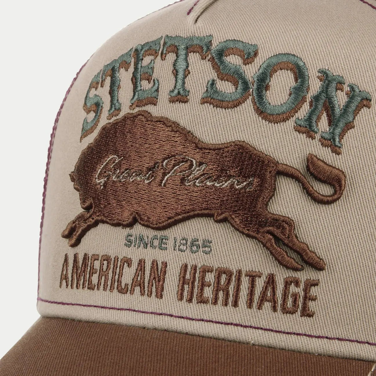 Broderie en relief du bison Great Plains sur le devant beige de la casquette The Plains Stetson