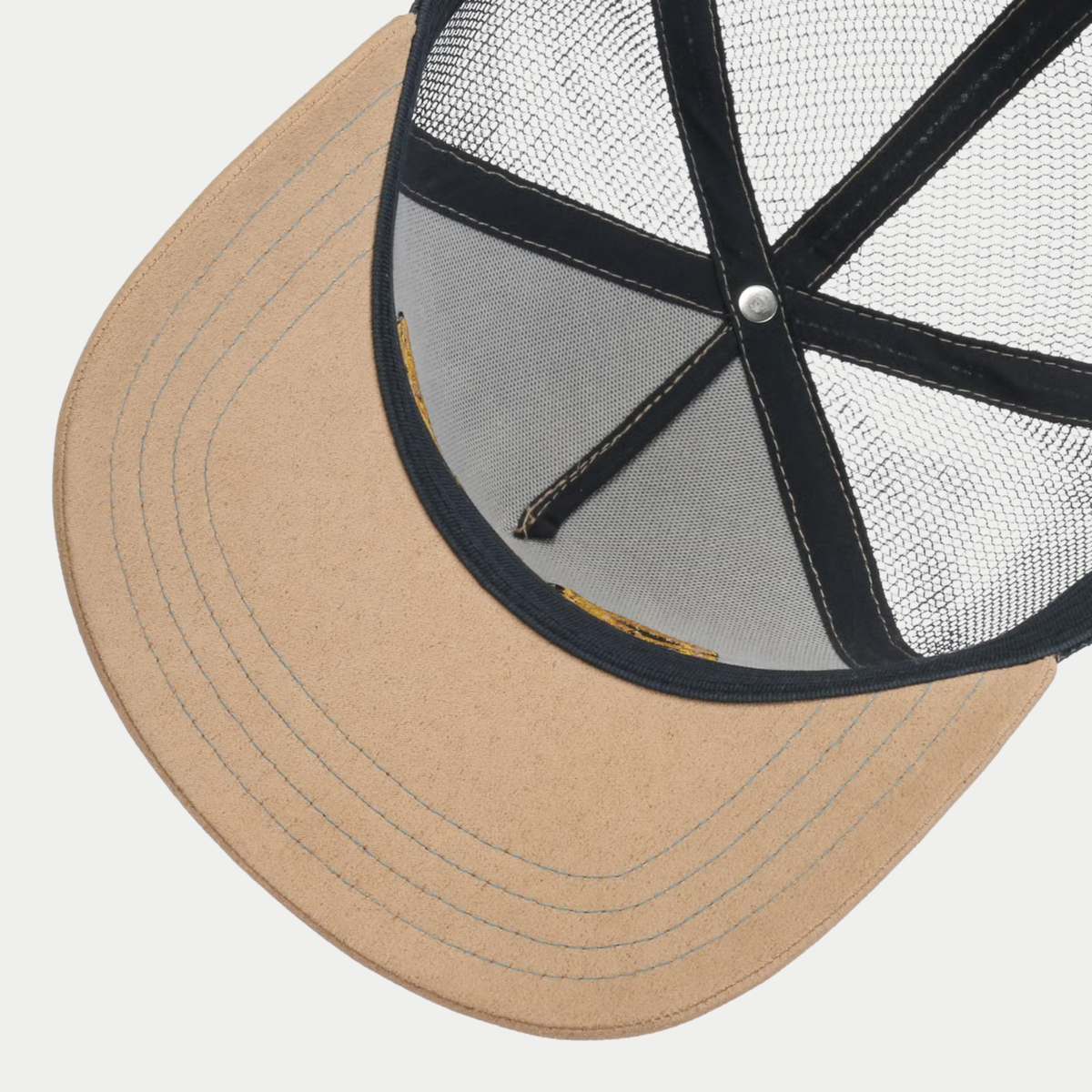 Dessous de la visière sable et intérieur de la casquette trucker Western Skull Stetson, filet et coutures bleu marine