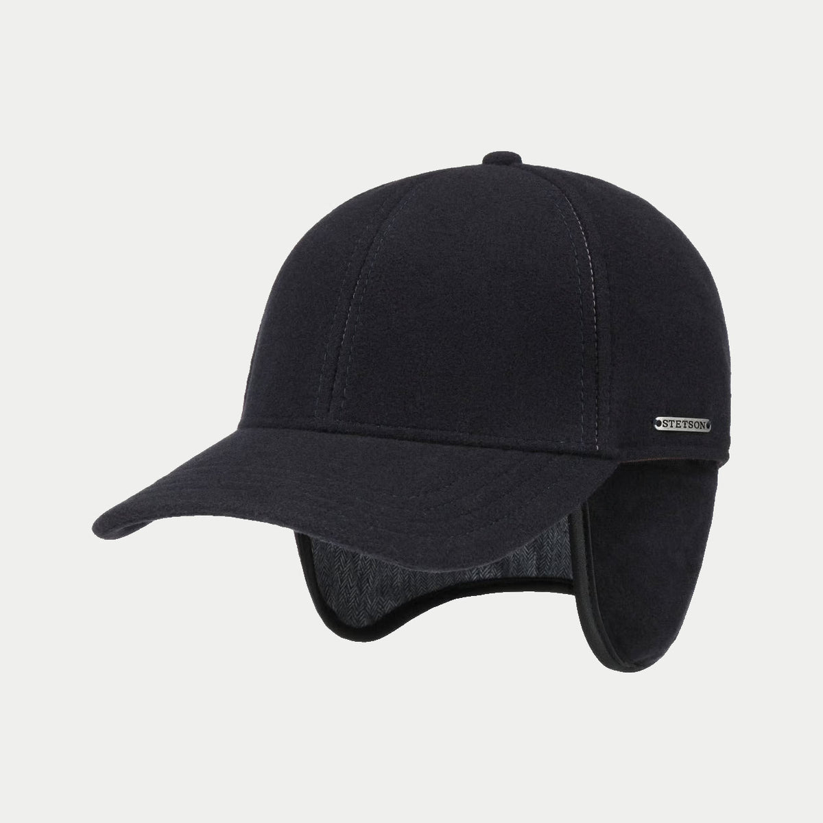 Casquette Vaby Stetson bleu marine en laine et cachemire, vue de trois quarts avec les cache-oreilles rabattus
