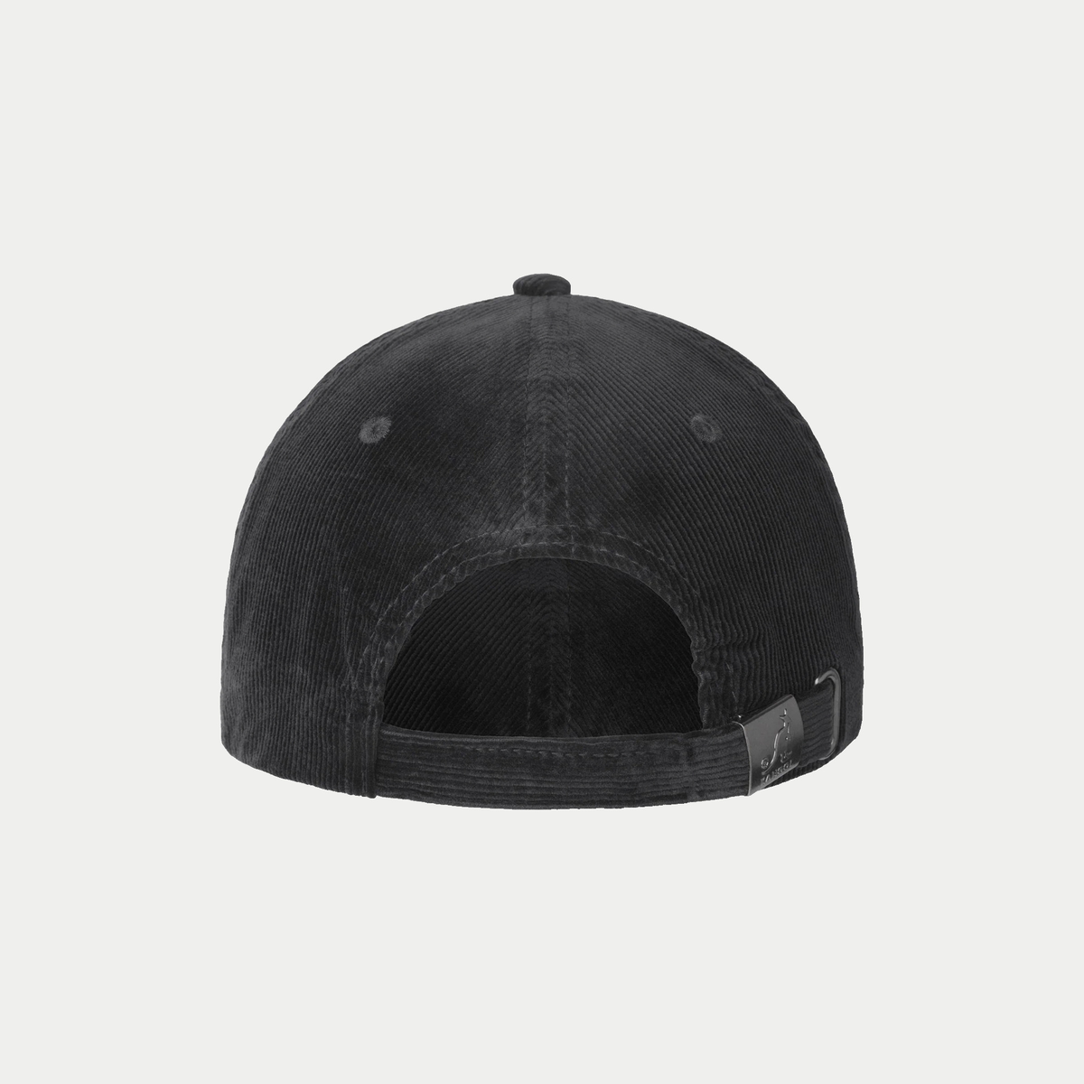 Dos de la casquette Kangol velours côtelé noir : sangle de réglage à boucle métal gravée du kangourou