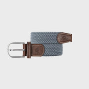 Ceinture tressée Gris Froid enroulée : tressage uni gris perle légèrement bleuté, boucle argentée, embouts marron