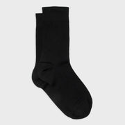 Chaussettes BillyBelt en bambou noir à plat, maille fine et mate, poisson brodé noir ton sur ton sur la tige