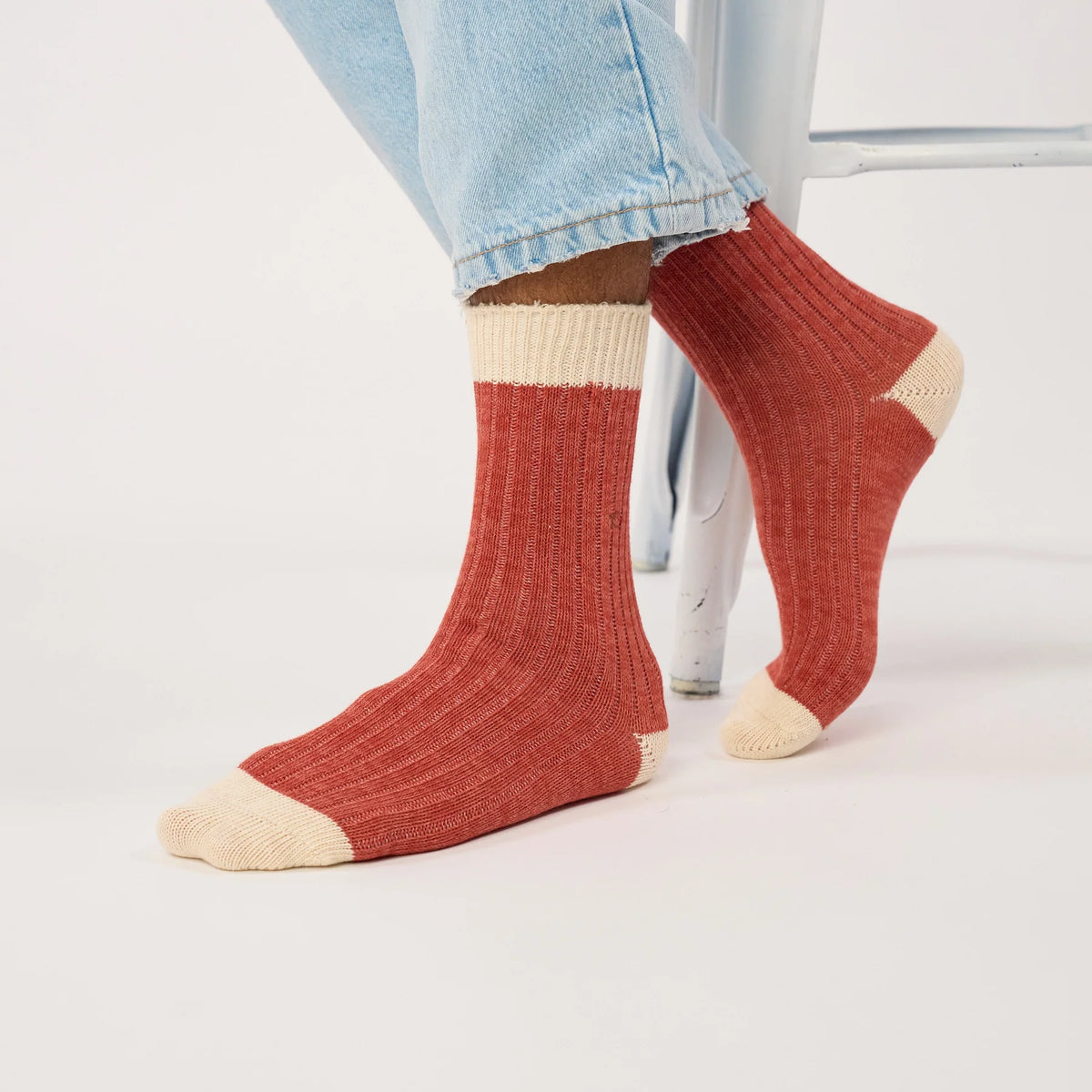 Chaussettes Kaist BillyBelt terracotta - vue de profil sur la maille côtelée et le talon écru