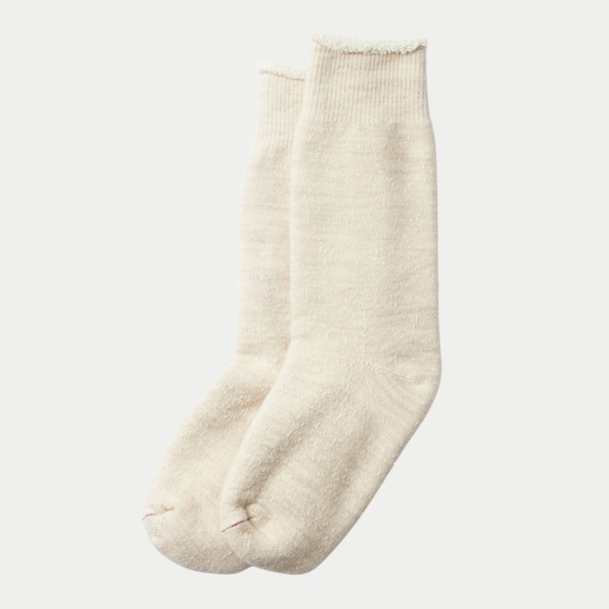 Paire de chaussettes ROTOTO Double Face Beige Chiné, bord roulotté et couture rouge à la pointe, vue à plat