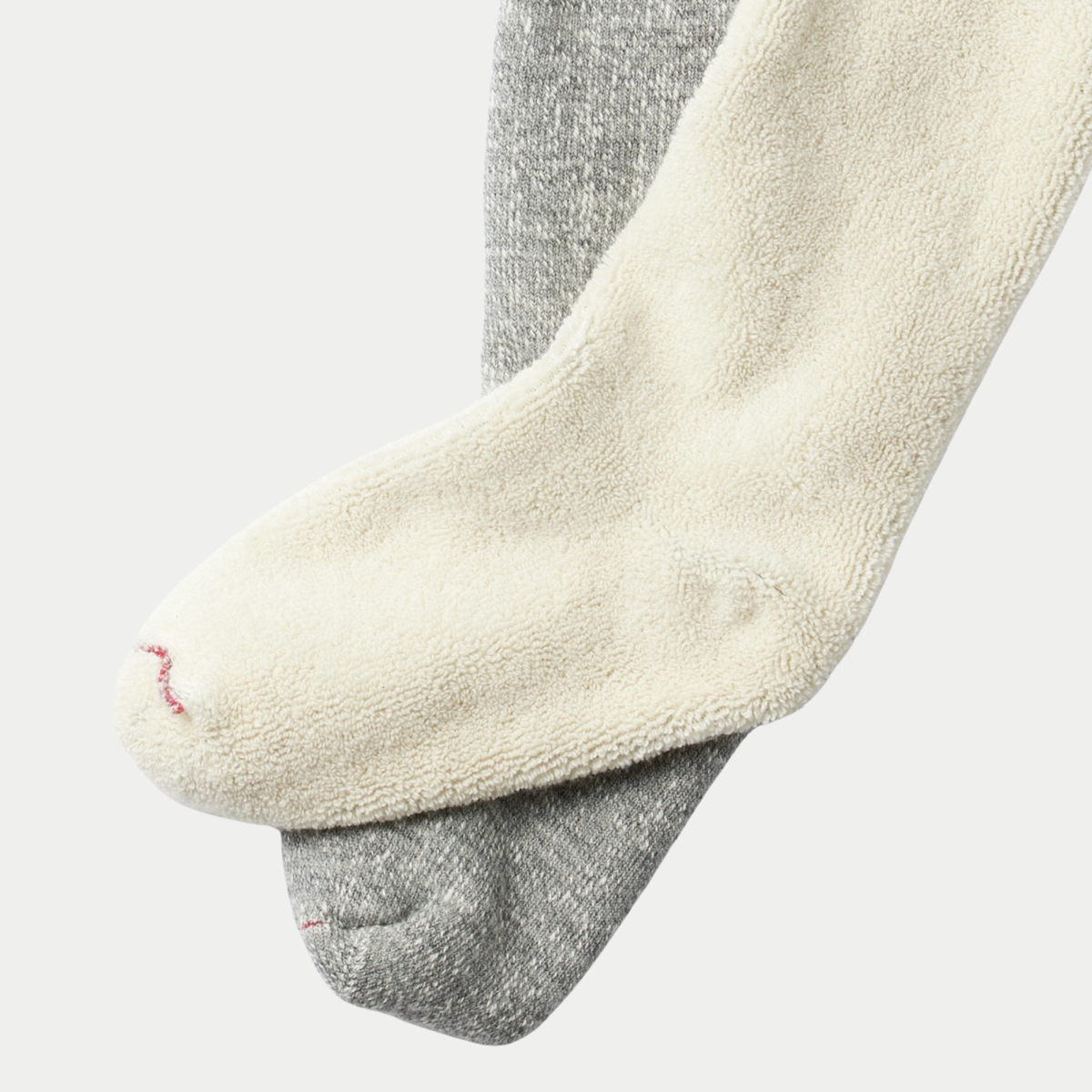 Chaussette ROTOTO Double Face Gris retournée, doublure molletonnée écrue et couture rouge à la pointe