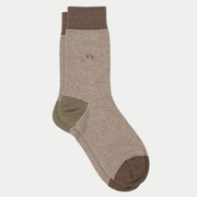 Chaussettes BillyBelt à micro-rayures marron et écru, talon kaki et pointe marron, vue à plat
