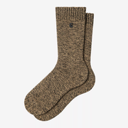 Chaussettes Tony chinées camel et noir, côtes verticales et bord-côte replié, logo C brodé sur la tige