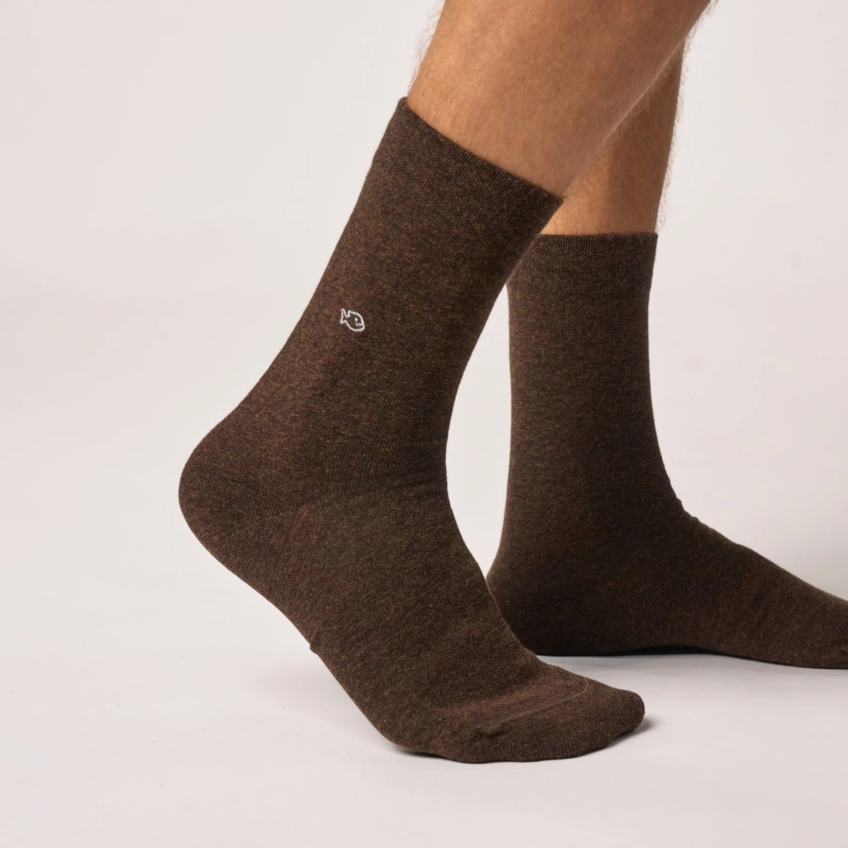 Chaussettes unies Châtaigne BillyBelt portées, vue de profil à mi-mollet