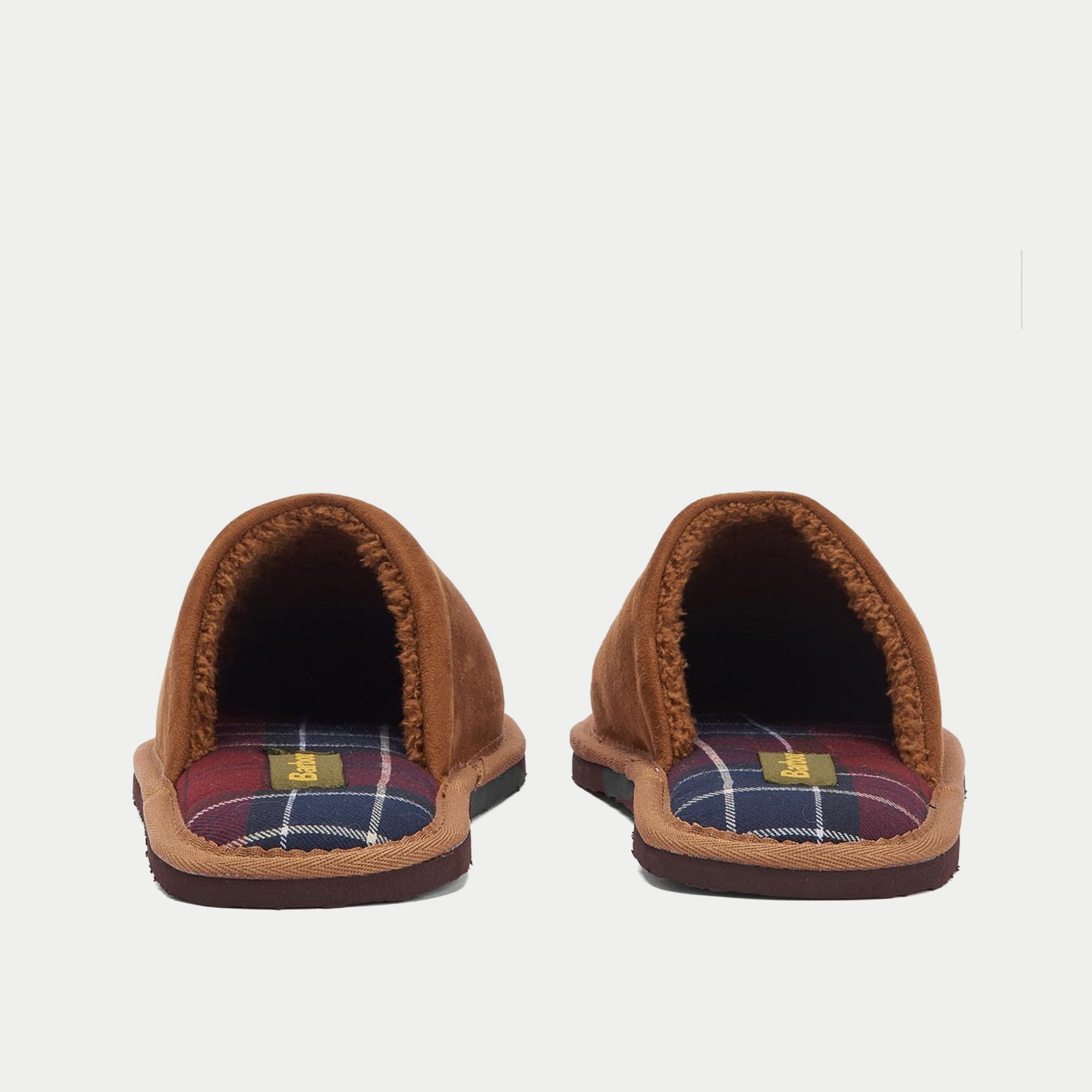 Chaussons Everitt Camel Barbour vus de dos, doublure duveteuse camel et semelle intérieure tartan à étiquette Barbour