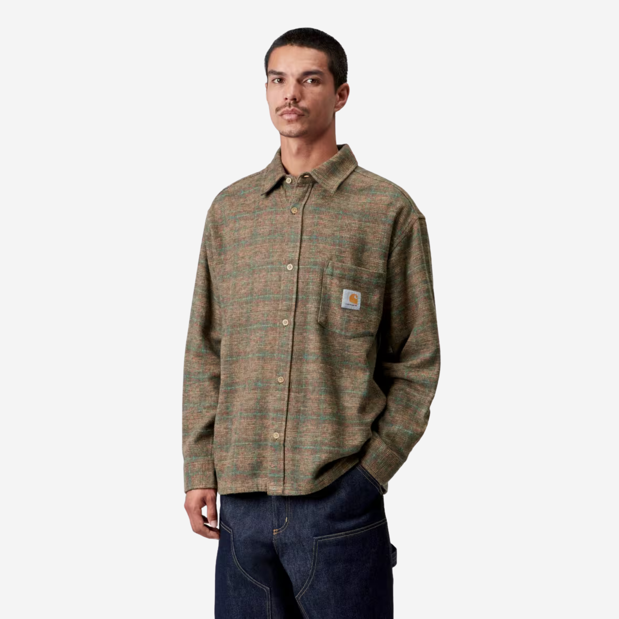 Chemise Bagley Carhartt WIP portée de face, carreaux verts et rouille sur fond brun chiné