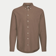 Chemise en lin marron à plat, col boutonné, patte de boutonnage et boutons blancs