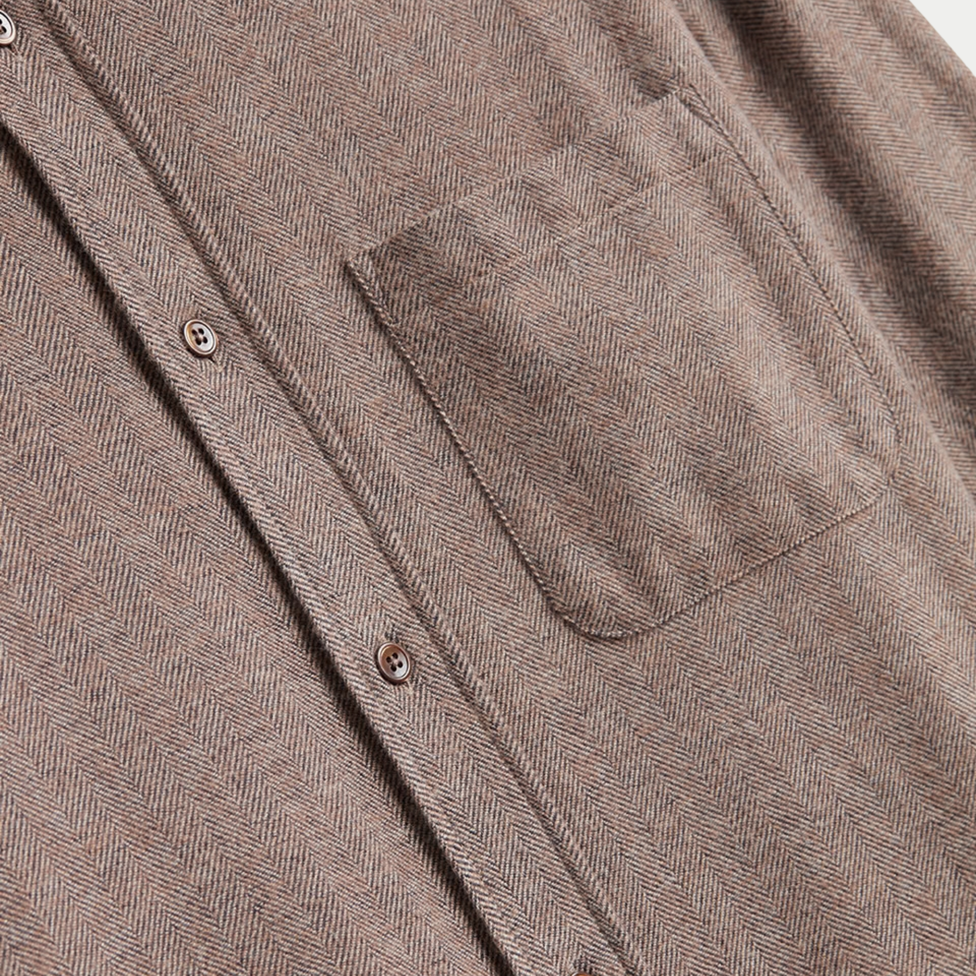 Poche poitrine plaquée et patte de boutonnage de la chemise Espiga Marron