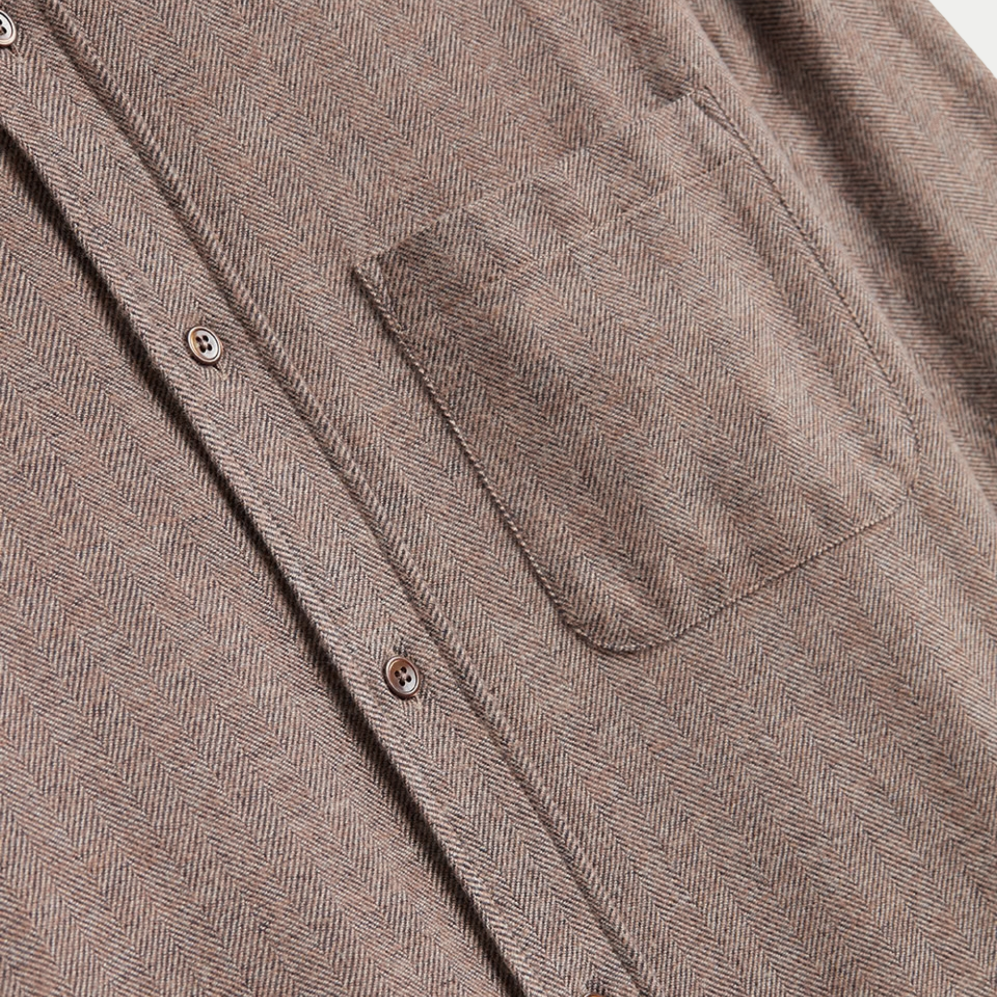Poche poitrine plaquée et patte de boutonnage de la chemise Espiga Marron