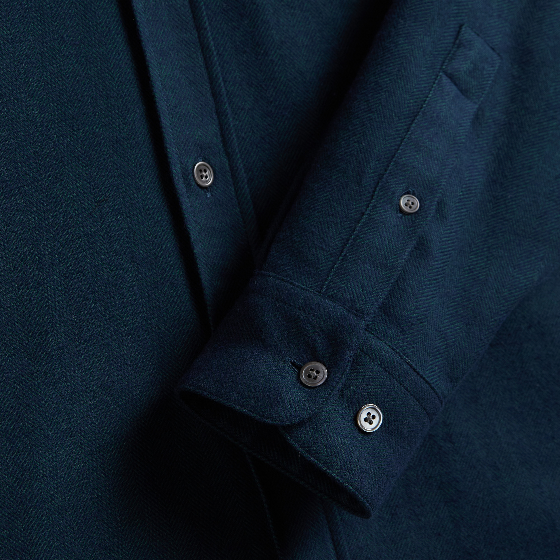 Poignet boutonné et patte de manche de la chemise Espiga Vert