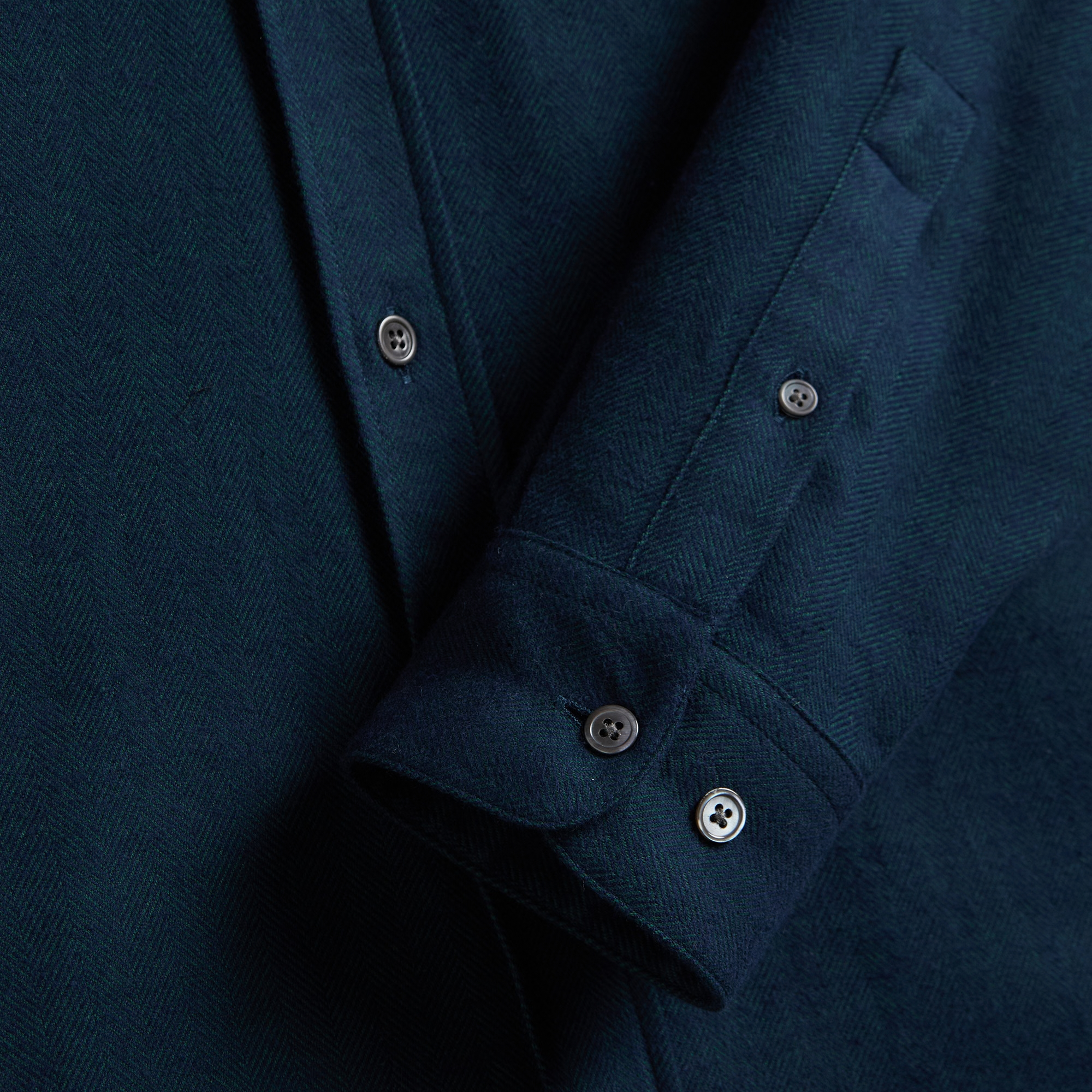 Poignet boutonné et patte de manche de la chemise Espiga Vert